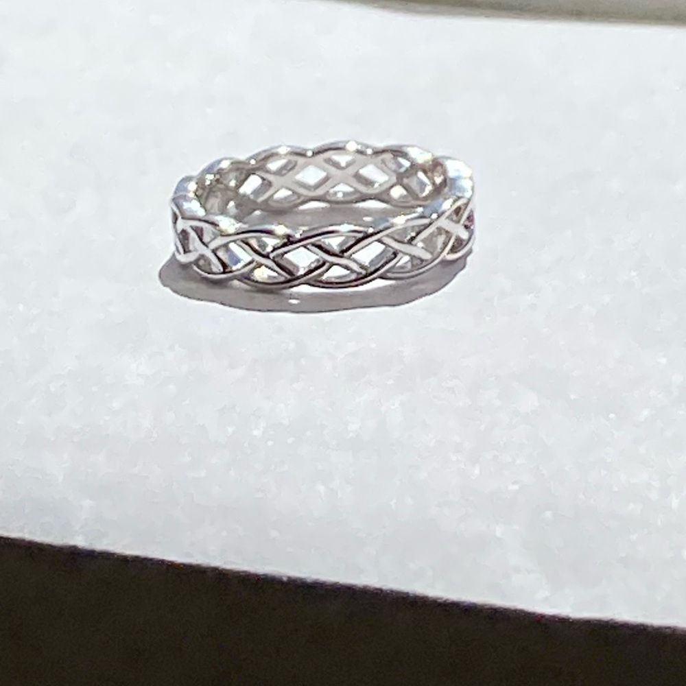 Simple Silver Celtic Knot Ring Size 8 and Size 6 - Picture 4 of 4